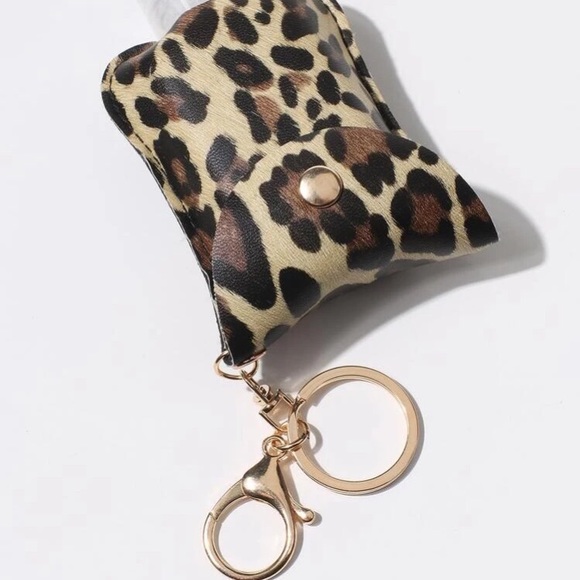 🎀 Cute & Convenient Hand Sanitizer Leopard Print Keychain for Office Car Purse - Picture 4 of 4